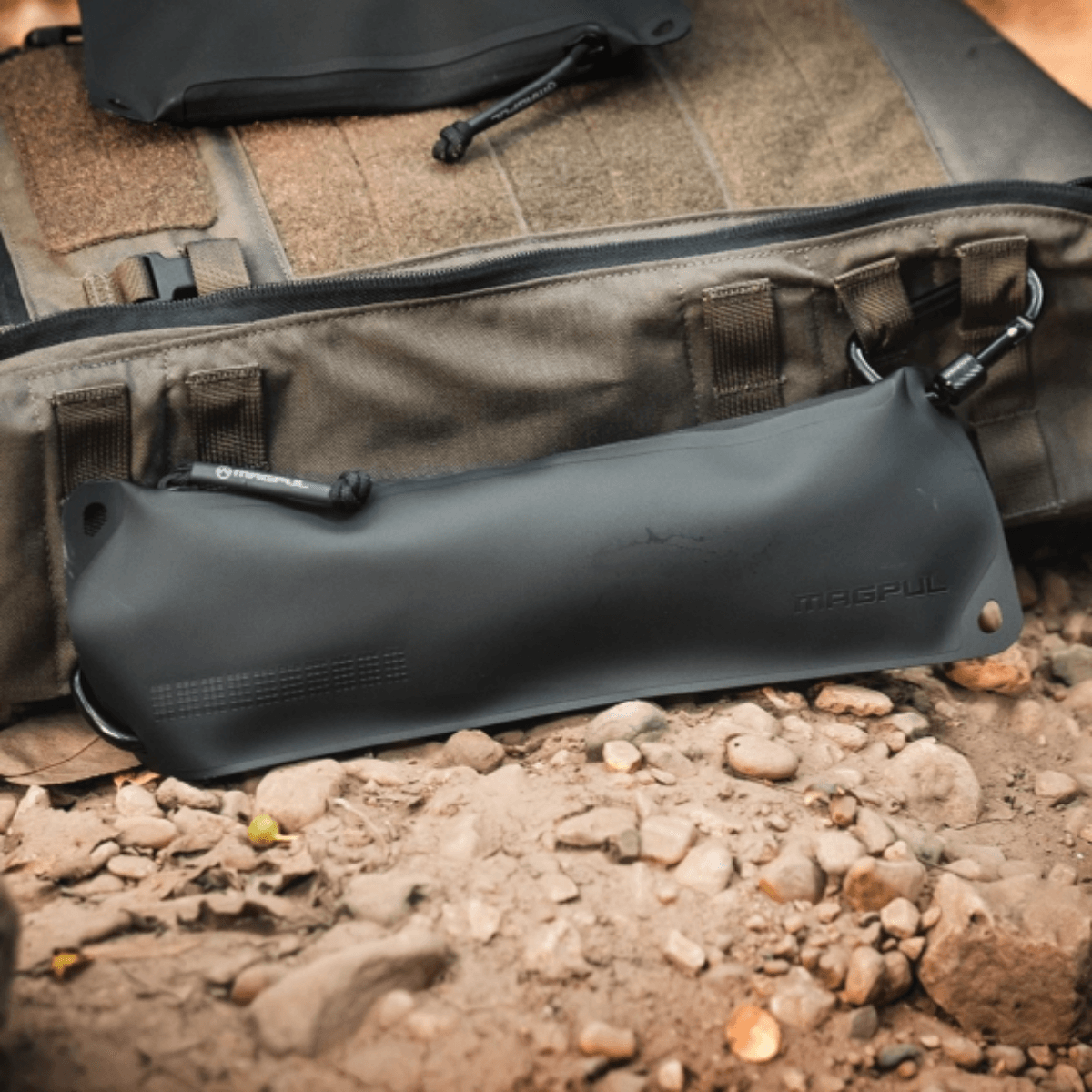 NWEB---MAGPUL-DAKA-SUPPRESSOR-POUCH--LARGE-.jpg