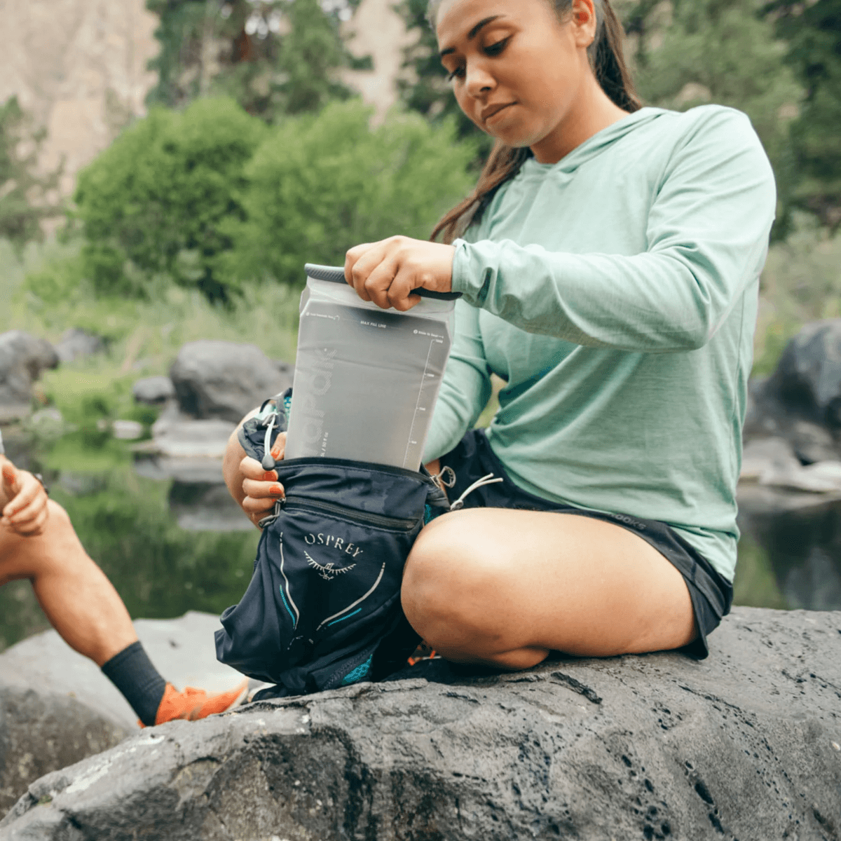 HydraPak Velocity 1.5 L Slim Profile Reversible Hydration - Clear.jpg