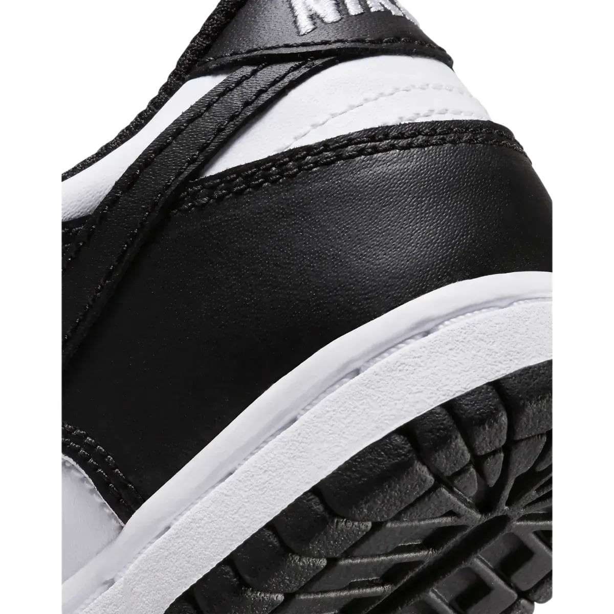 Nike Dunk Low Black/White sz 4Y high quality