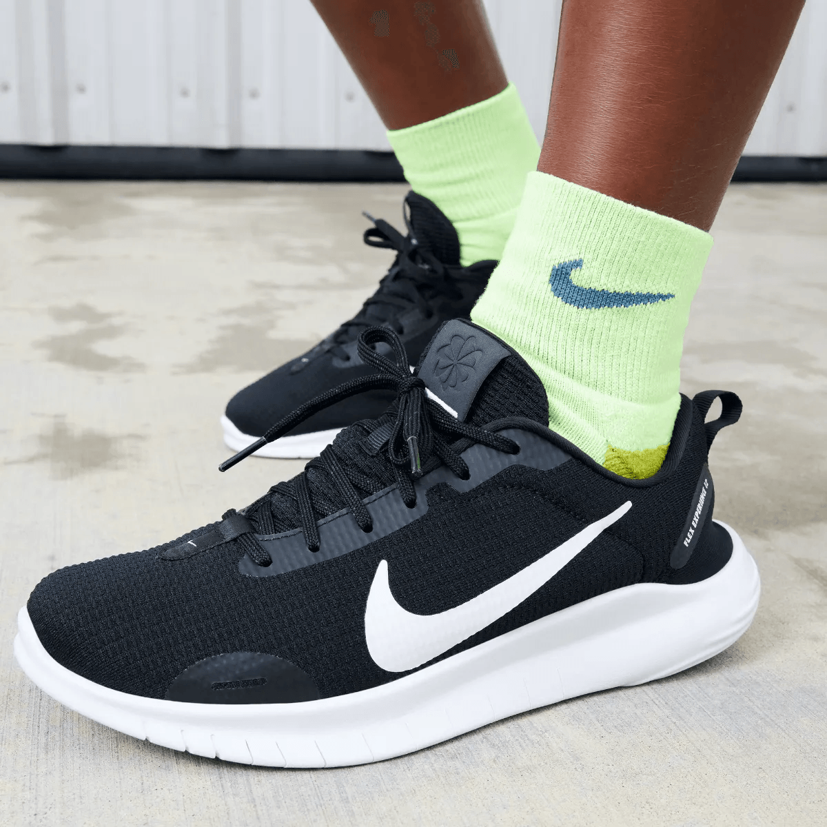 NWEB---NIKE-W-SHOE-FLEX-EXPERIENCE-RN-12-Black---White---Dark-Smoke-Grey-6.5-Regular.jpg