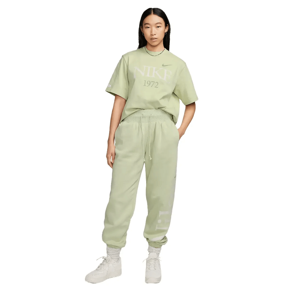 NWEB---NIKE-C-W-NSW-TEE-CLASSICS-BOXY-Olive-Aura-XS.jpg