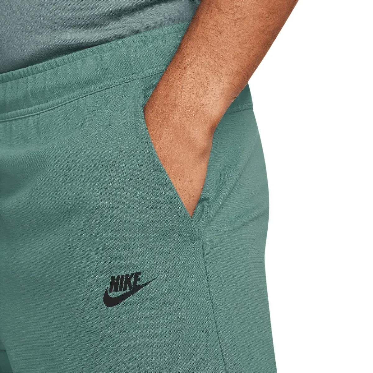 NWEB---NIKE-C-M-NK-TCH-KNIT-LW-SHORT-Bicoastal---Black-S.jpg