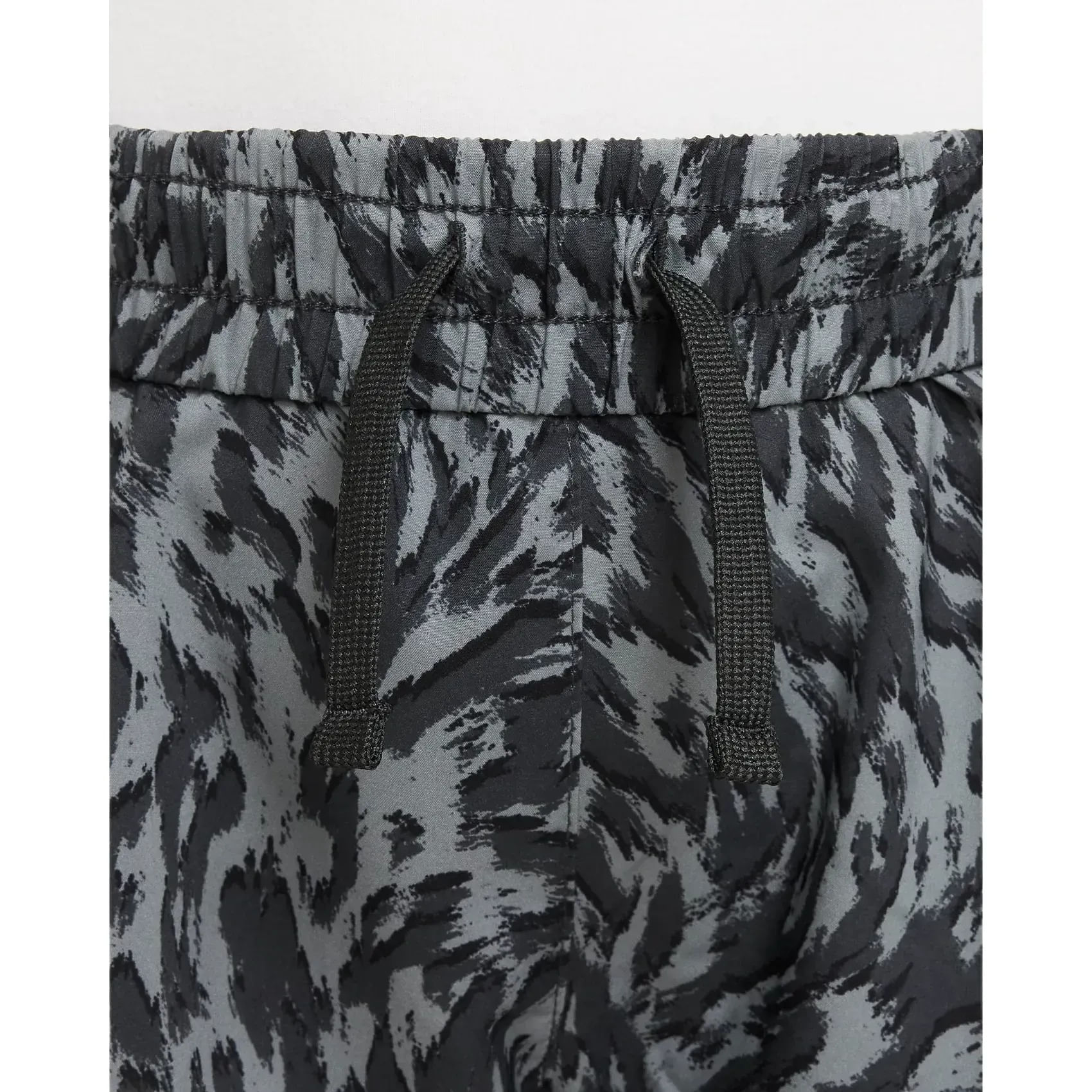 NWEB---NIKE-C-G-NK-DF-ONE-WVN-HR-SHORT-VNR-Smoke-Grey---Dark-Smoke-Grey---White-XS.jpg