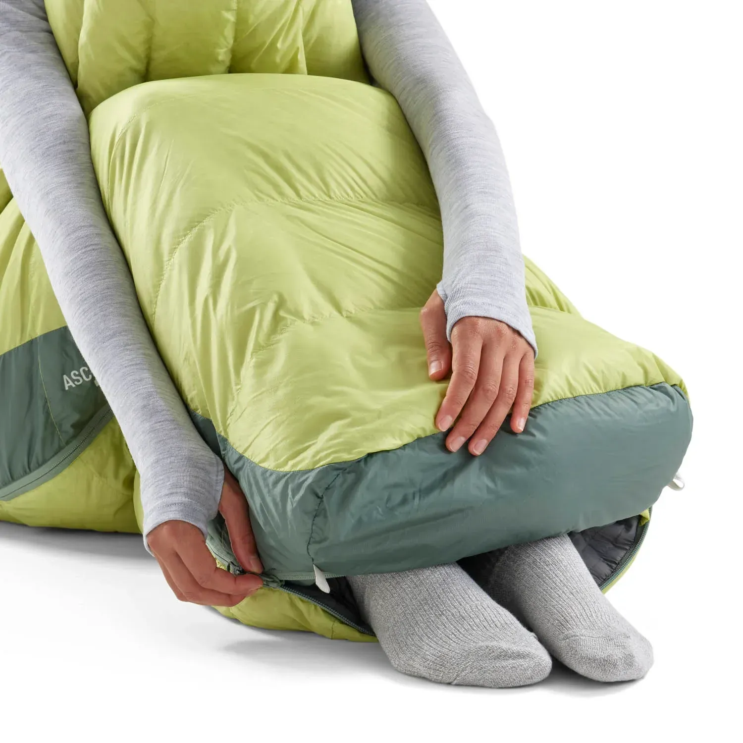 NWEB---SEASUM-W-ASCENT-DOWN-SLEEPING-BAG-Celery-Green-Long.jpg