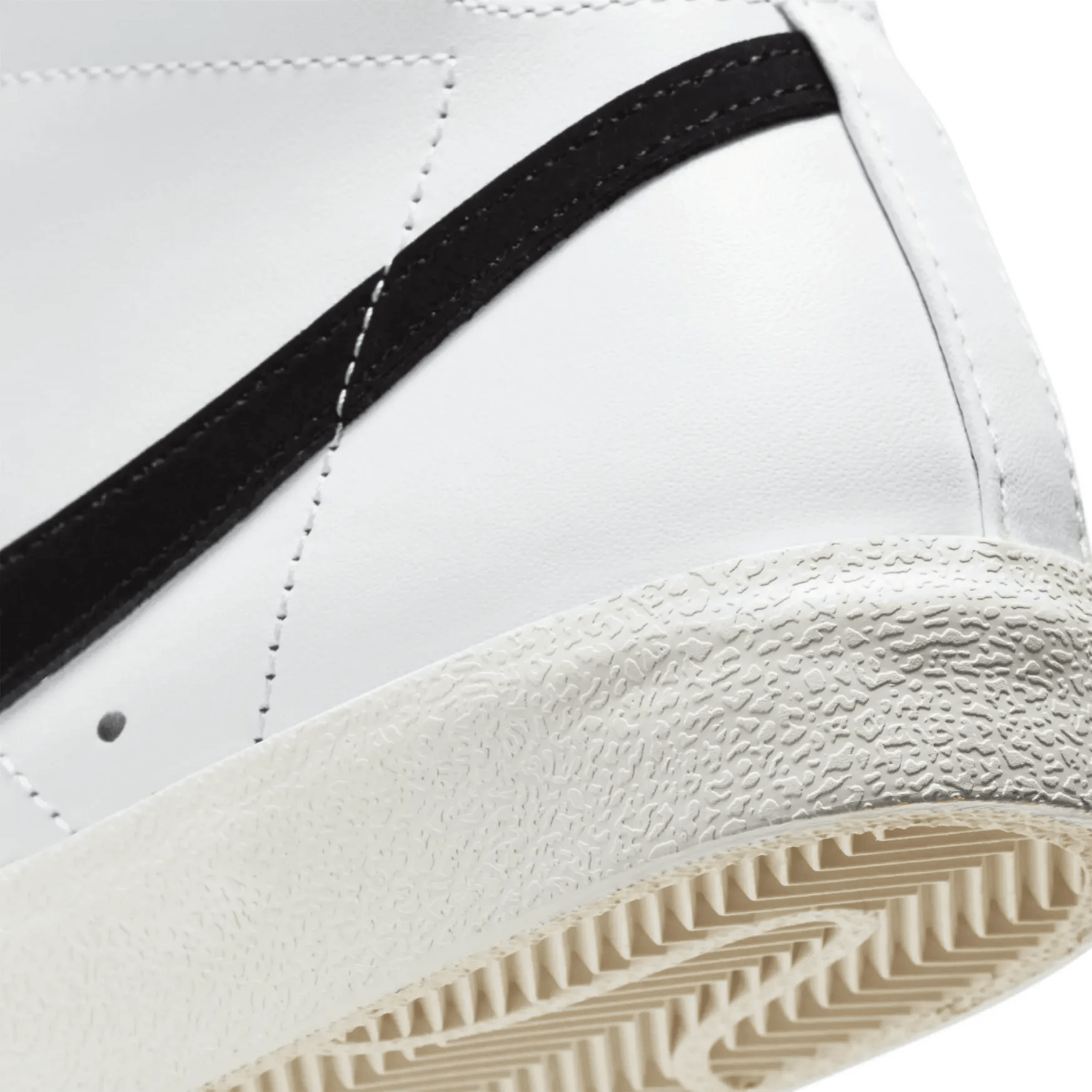 Nike Blazer Mid '77 Shoe - Women's - Als.com Nike Blazer Mid '77 Shoe - Women's - Als.com