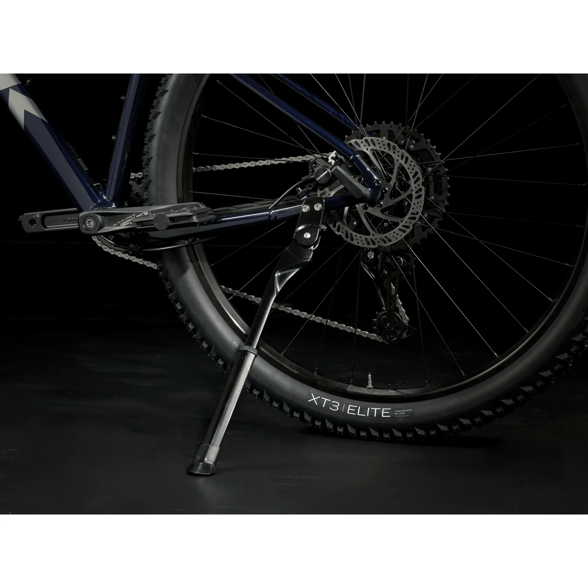 Trek Marlin 6 Gen 3 - 2024 - Rage Red To Deep Dark Blue Fade