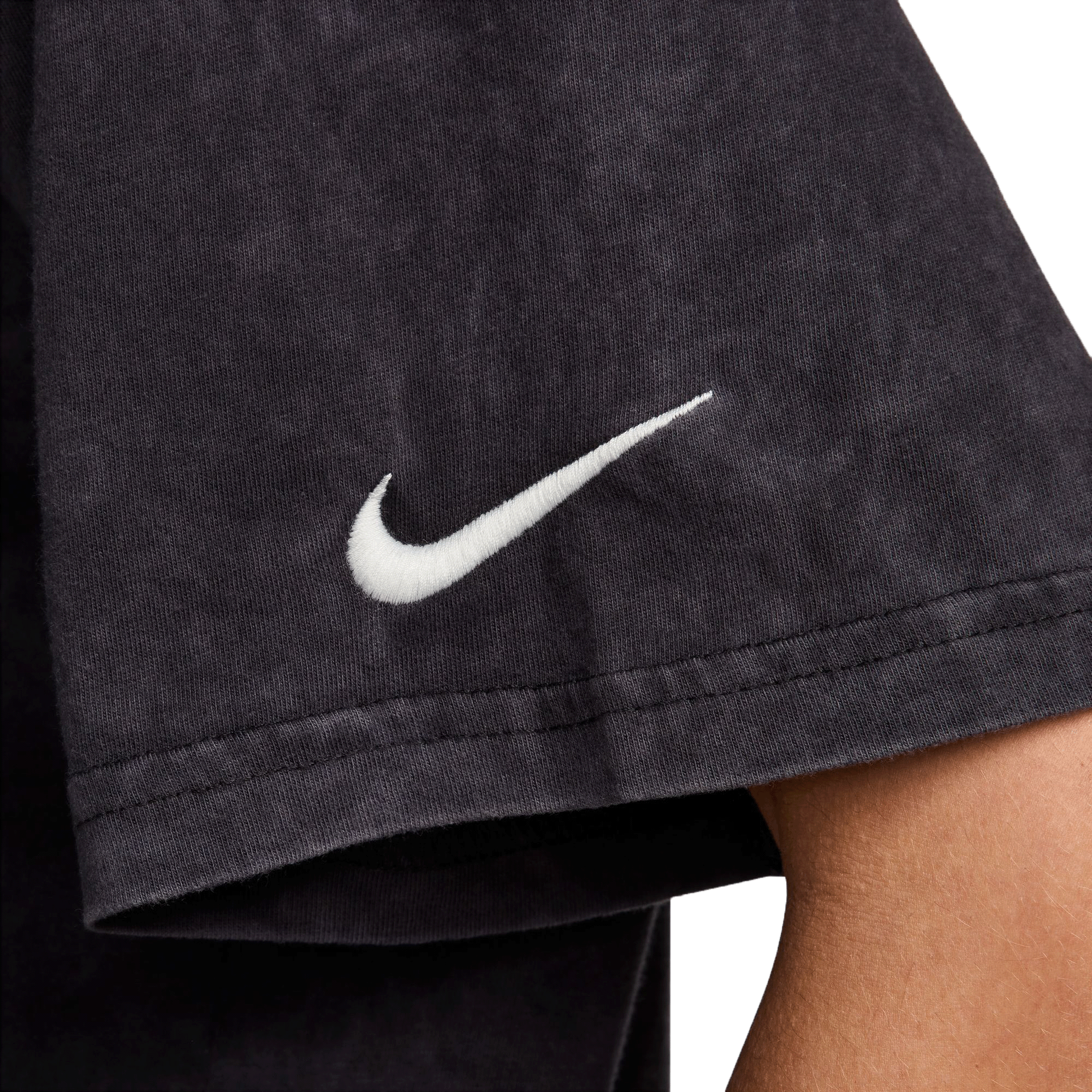 Nike-NSW-T-Shirt---Women-s-Black---Photon-Dust-XS.jpg