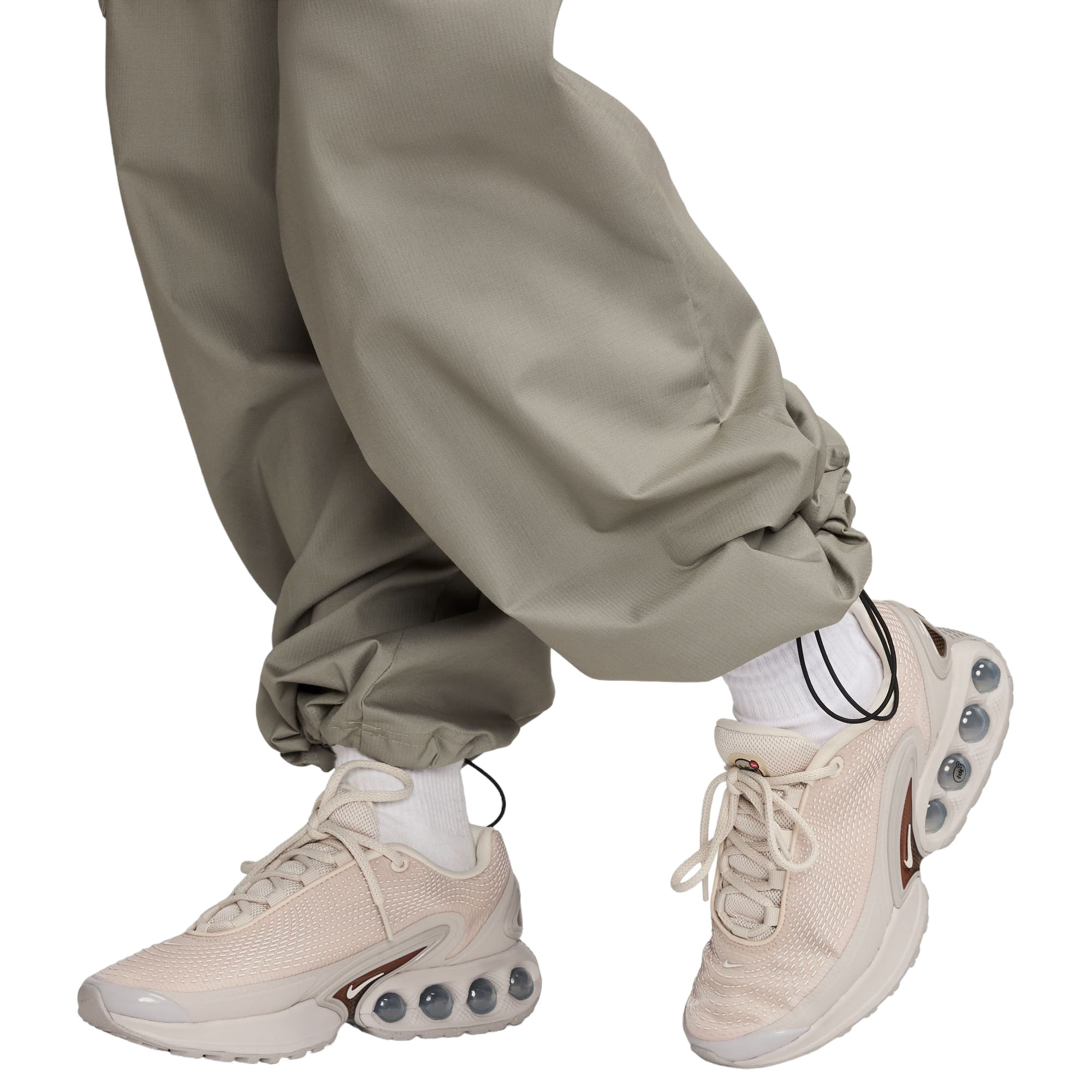 NIKE-C-W-NSW-ESSTL-WVN-MR-STD-CRGO-PT-Light-Army---Black-XS.jpg