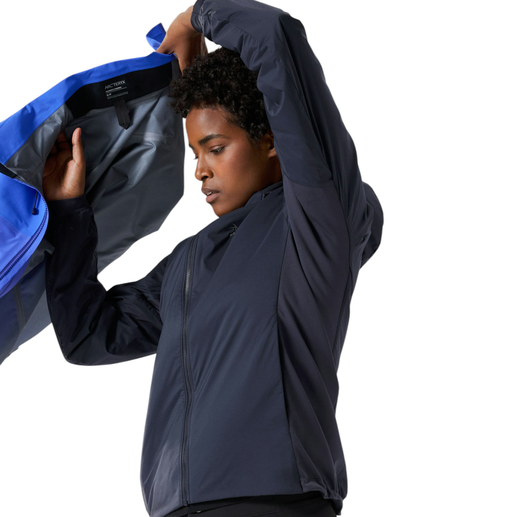 Arc-teryx-Atom-Hoodie---Women-s-Black-Sapphire