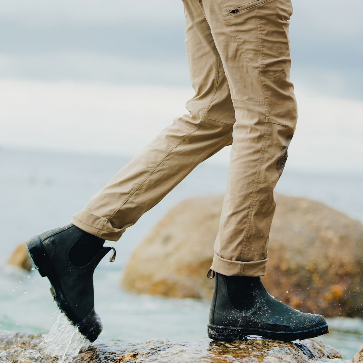 Blundstone-Classic-Chelsea-Boot-Rustic-Black