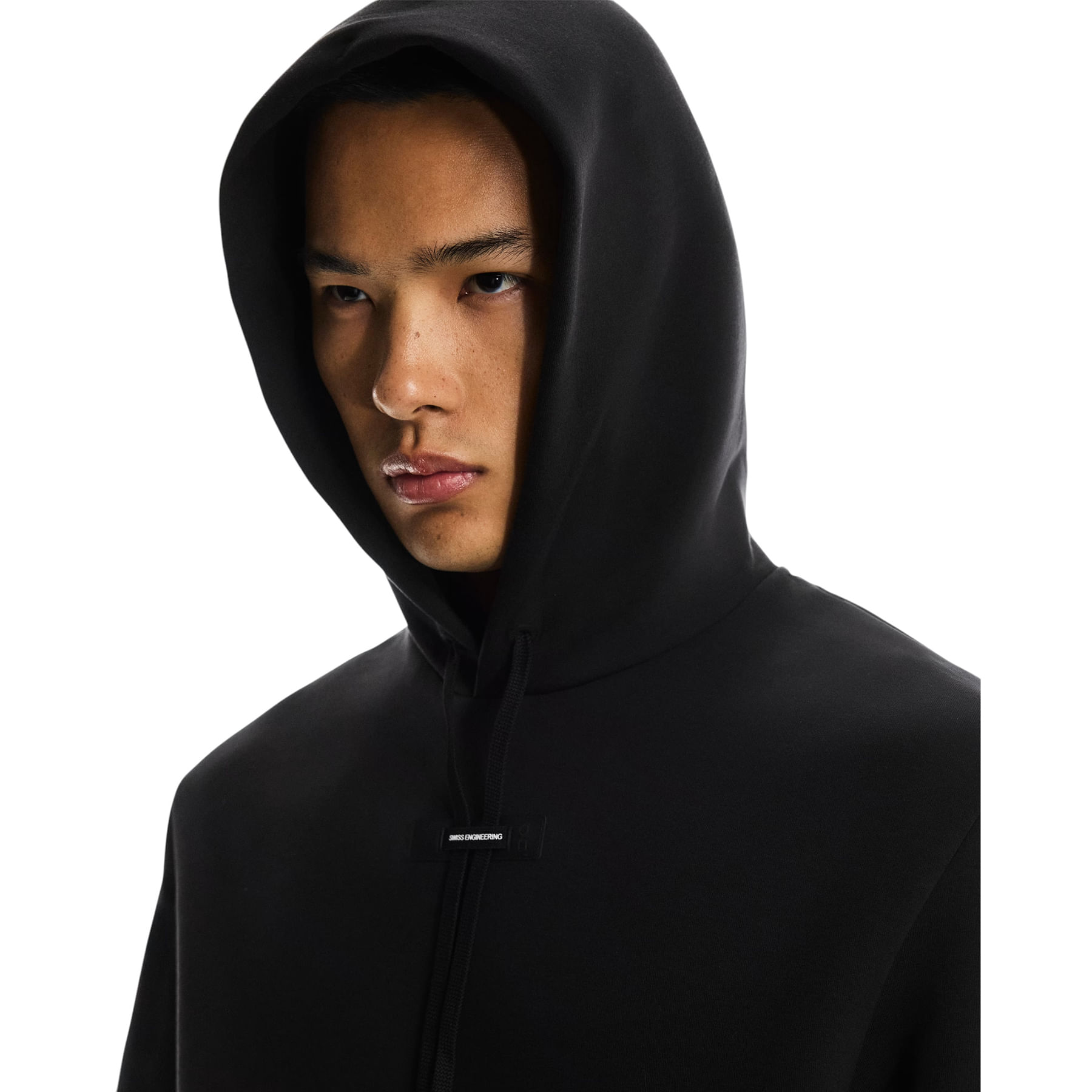 ON-FOCUS-TECH-HOODIE-Black