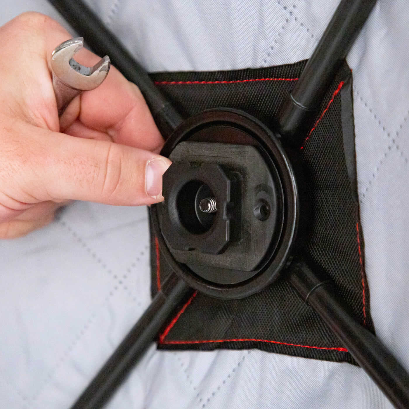 Eskimo-E-Hub-Phone-Holder-Black