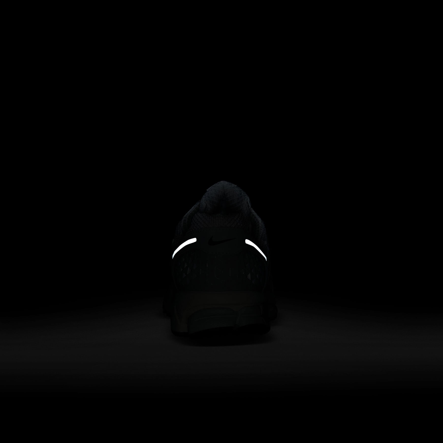 Nike-Zoom-Vomero-5-SE-Shoe---Men-s-Platinum-Tint---Photon-Dust---Cashmere