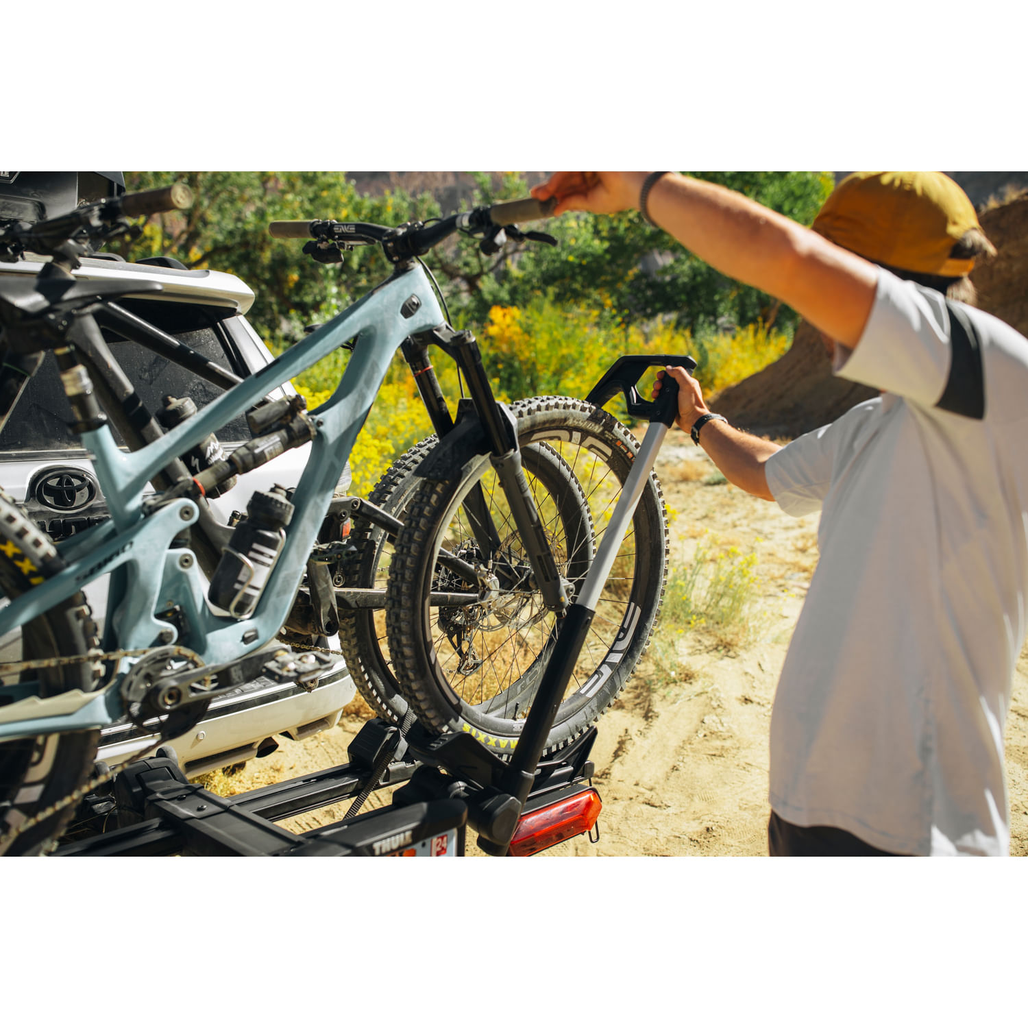 Thule-Verse-2--Hitch-Platform-Bike-Rack-Black