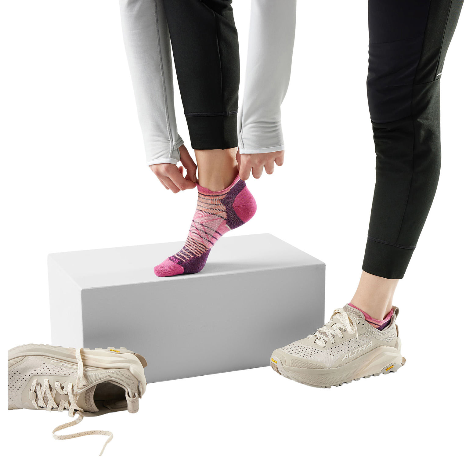 Smartwool-Zero-Cushion-Stripe-Ankle-Running-Socks---Women-s-Garden-Pink