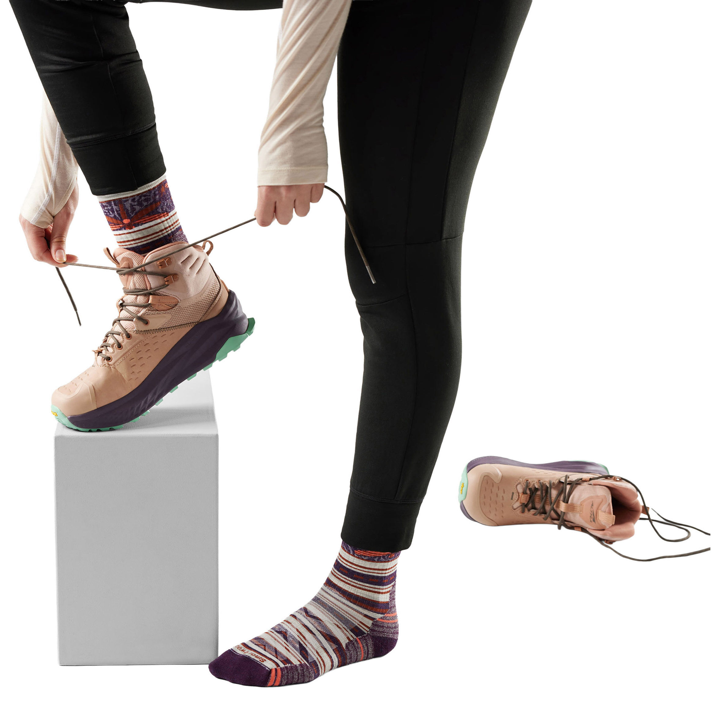 Smartwool-Hike-Targeted-Cushion-Dragon-Stitch-Mid-Crew-Socks---Women-s-Ash